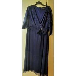JESSICA HOWARD PLUS CHIFFON GOWN